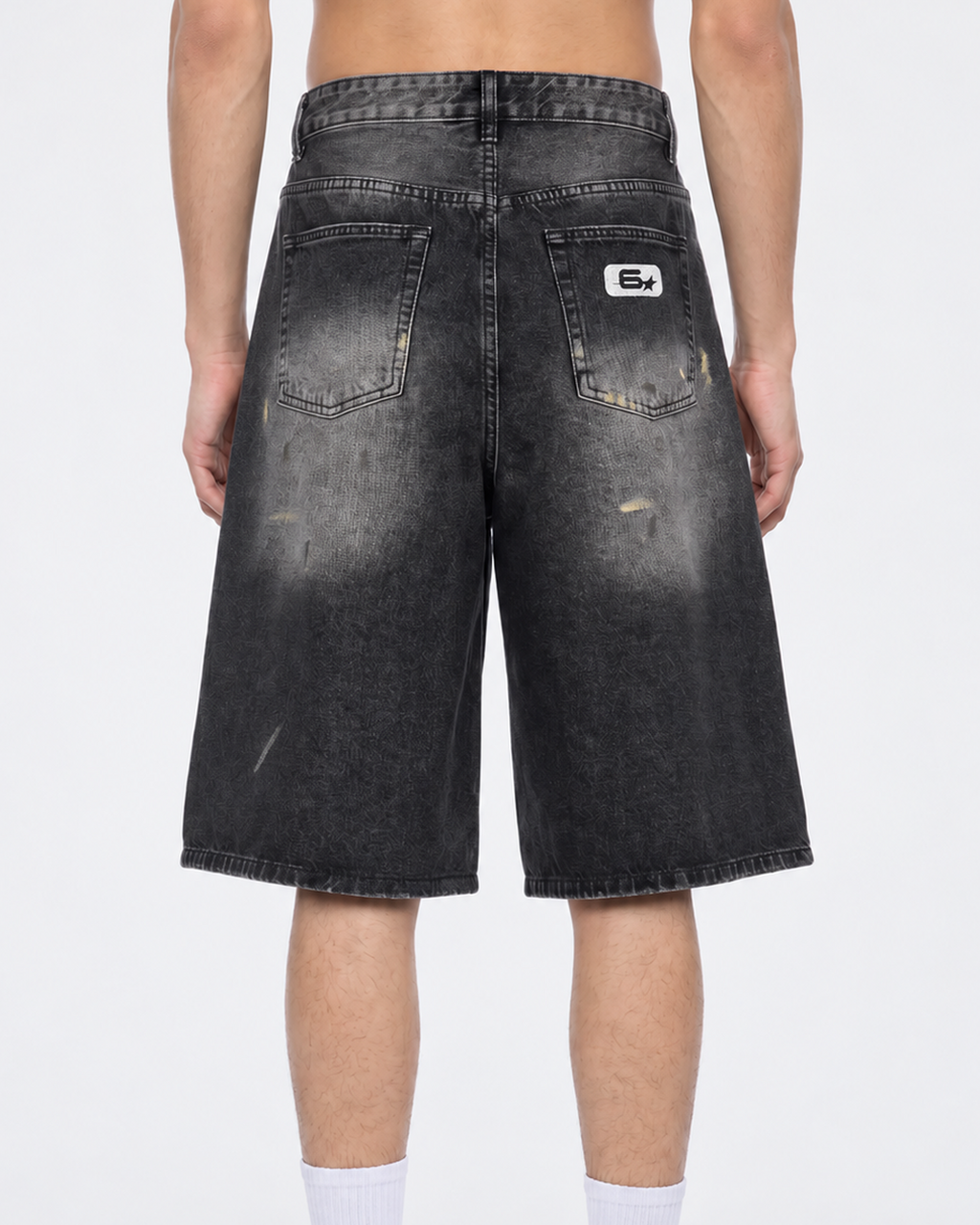 Short en jean large noir délavé – Freestyle 6raw – porté